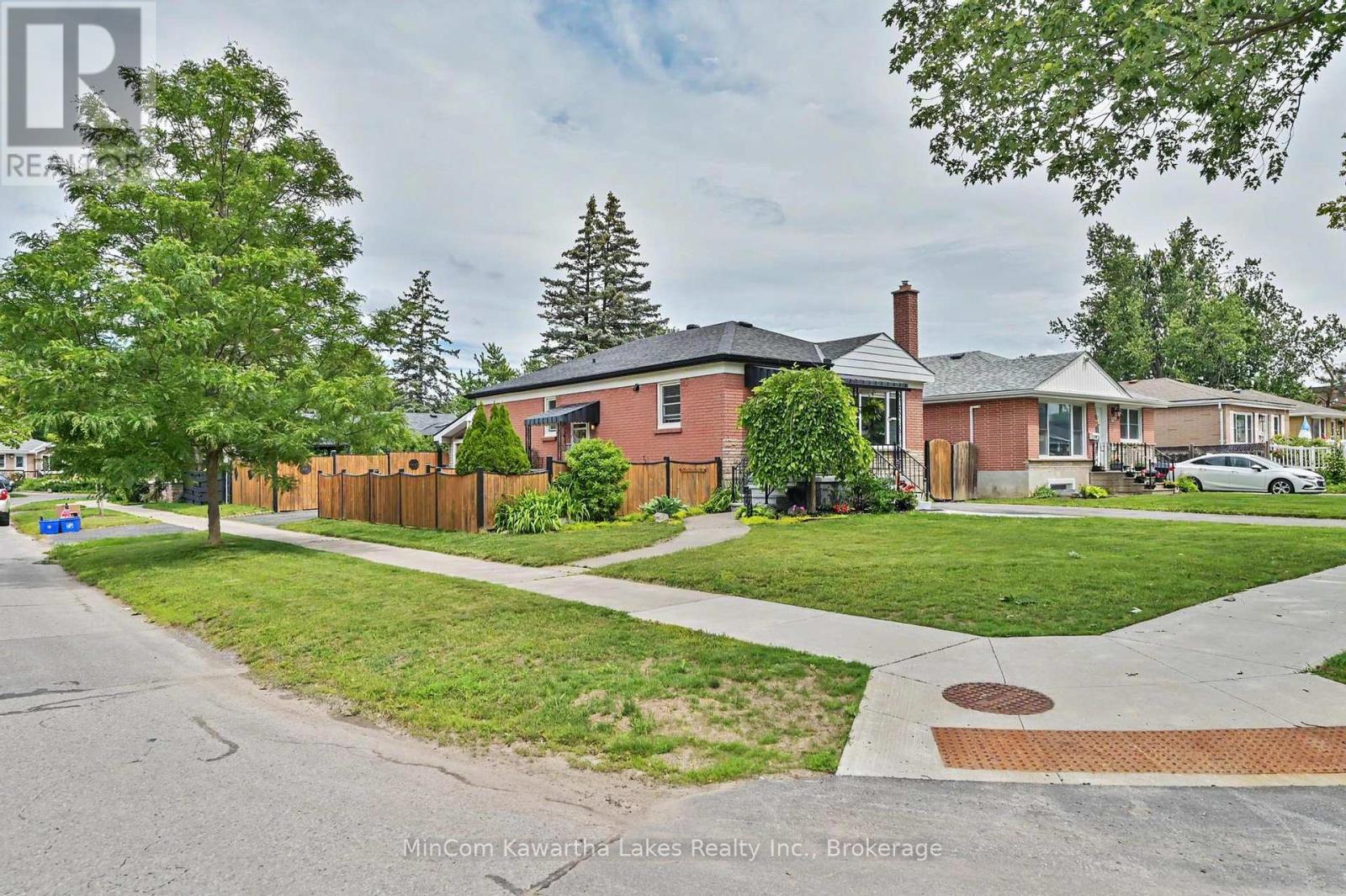 920 Elmdale Crescent, Peterborough (Northcrest Ward 5), Ontario  K9H 6G3 - Photo 2 - X13482284