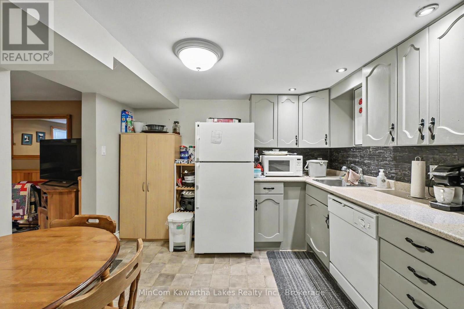 920 Elmdale Crescent, Peterborough (Northcrest Ward 5), Ontario  K9H 6G3 - Photo 31 - X13482284