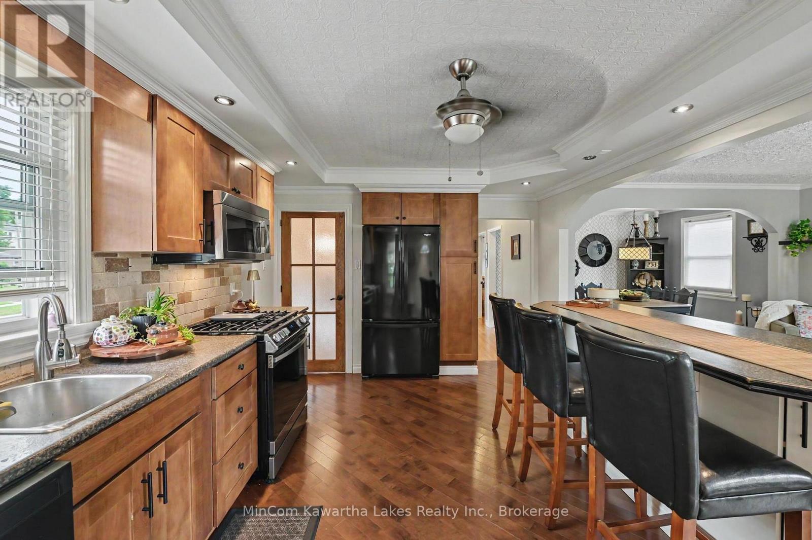 920 Elmdale Crescent, Peterborough (Northcrest Ward 5), Ontario  K9H 6G3 - Photo 9 - X13482284
