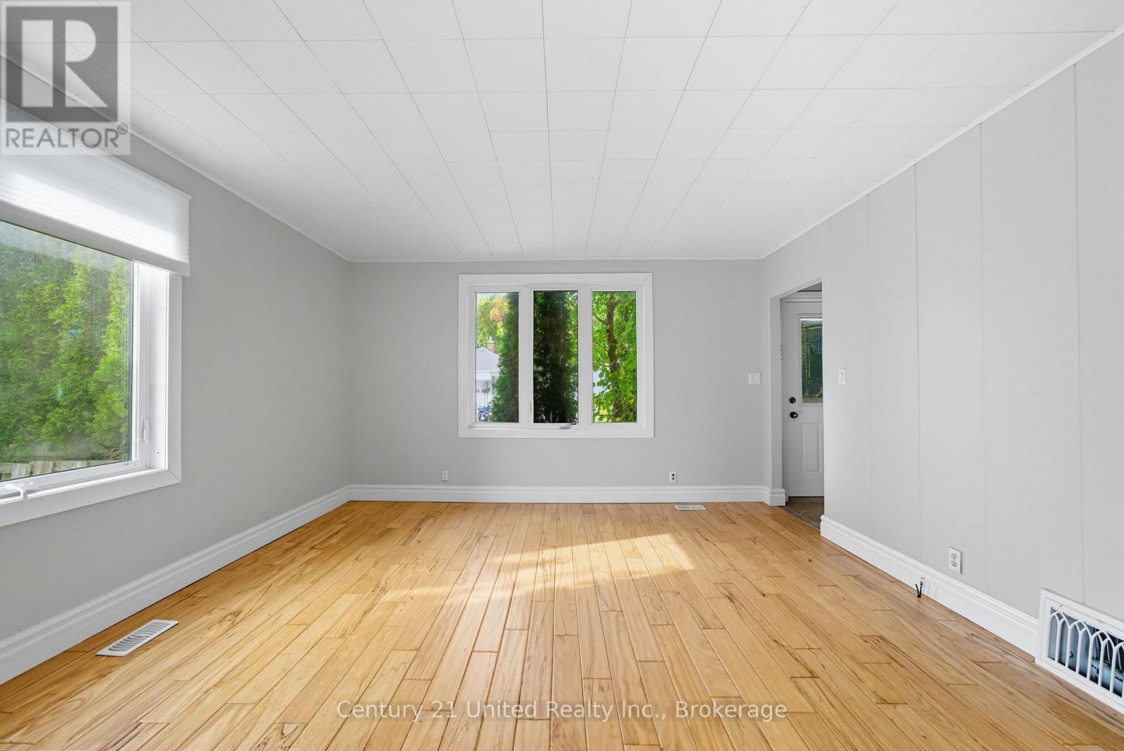 559 Hamilton Street, Peterborough (Otonabee Ward 1), Ontario  K9J 4C2 - Photo 9 - X13483502