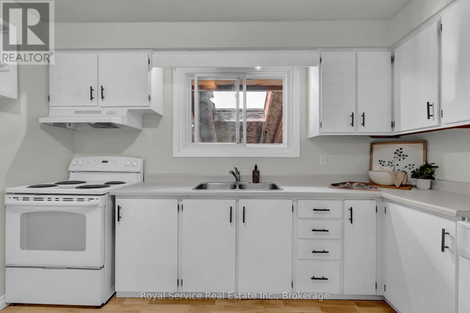 745 Eastdale Court, Peterborough (Ashburnham Ward 4), Ontario  K9H 7C6 - Photo 8 - X13483714
