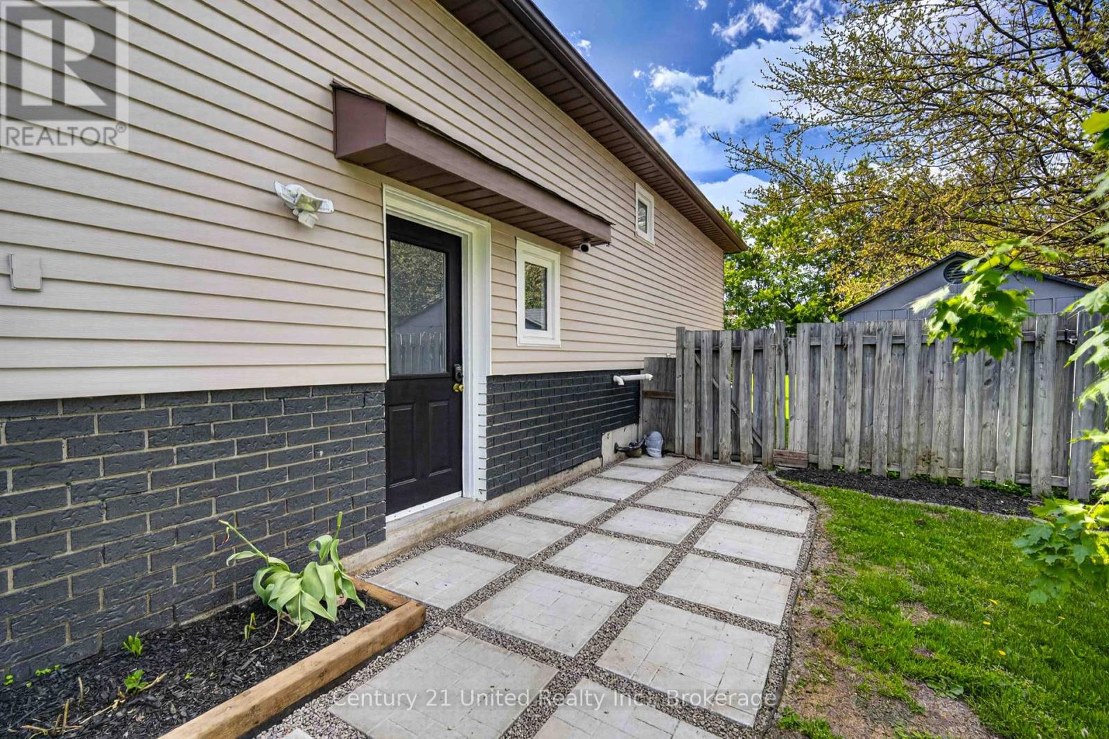 1255 Huntington Circle, Peterborough (Otonabee Ward 1), Ontario  K9K 2B4 - Photo 3 - X13484806