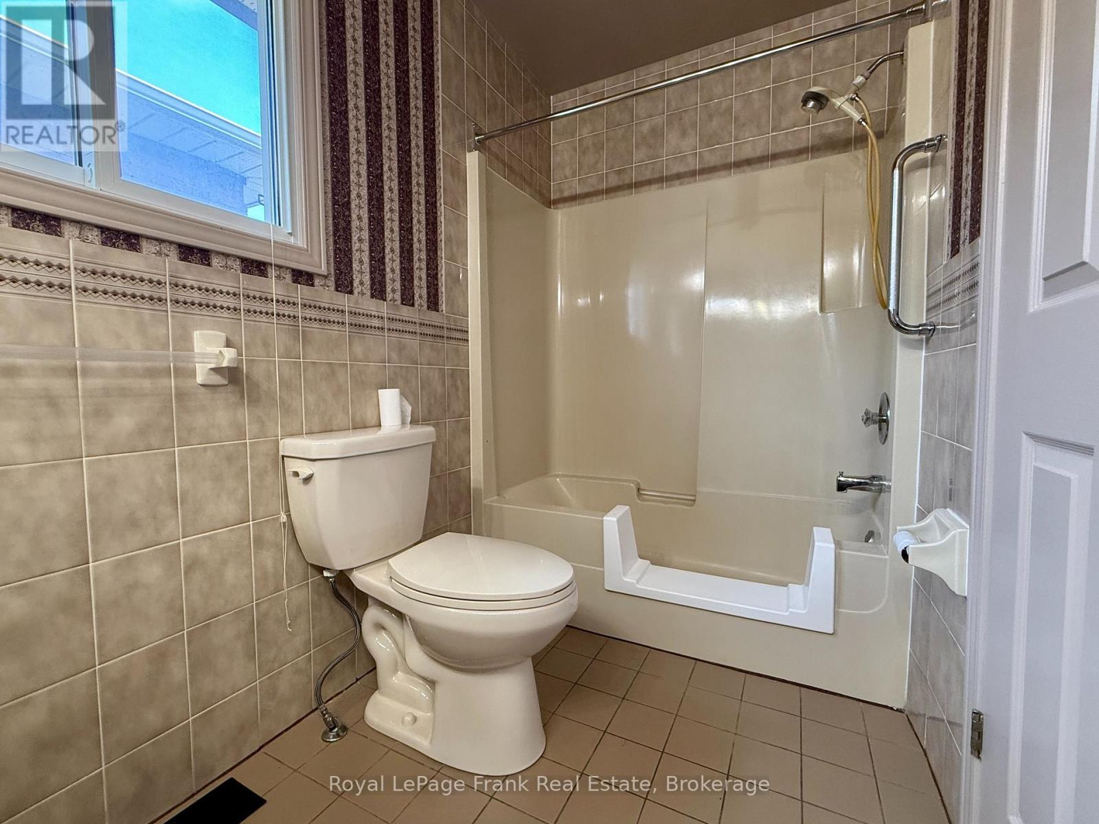 3113 Westridge Boulevard, Peterborough (Monaghan Ward 2), Ontario  K9K 1Z5 - Photo 10 - X13486122
