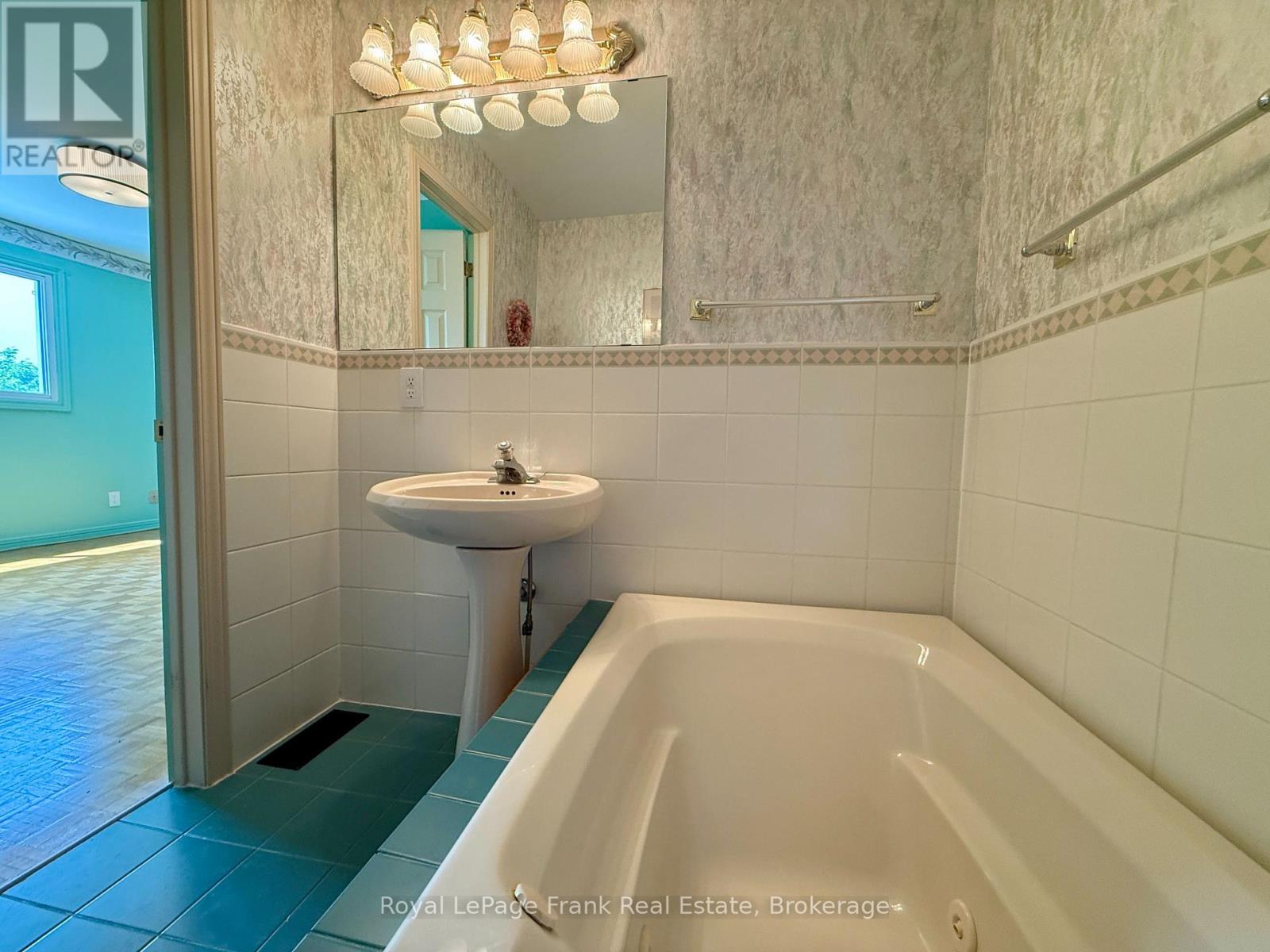 3113 Westridge Boulevard, Peterborough (Monaghan Ward 2), Ontario  K9K 1Z5 - Photo 5 - X13486122
