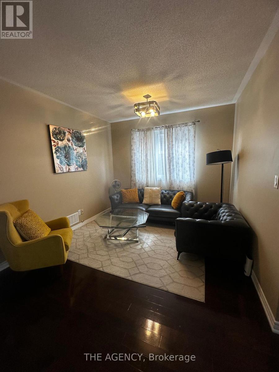 Upper - 326 Chandler Crescent, Peterborough (Monaghan Ward 2), Ontario  K9J 0H4 - Photo 4 - X13486924