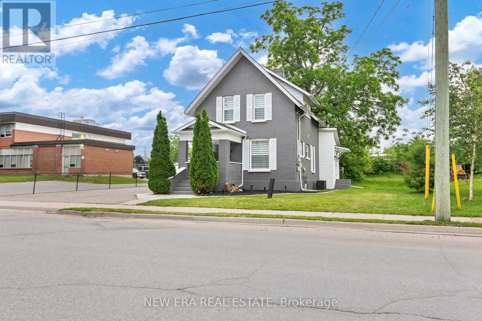 11 ALBERT STREET N, kawartha lakes (lindsay), Ontario