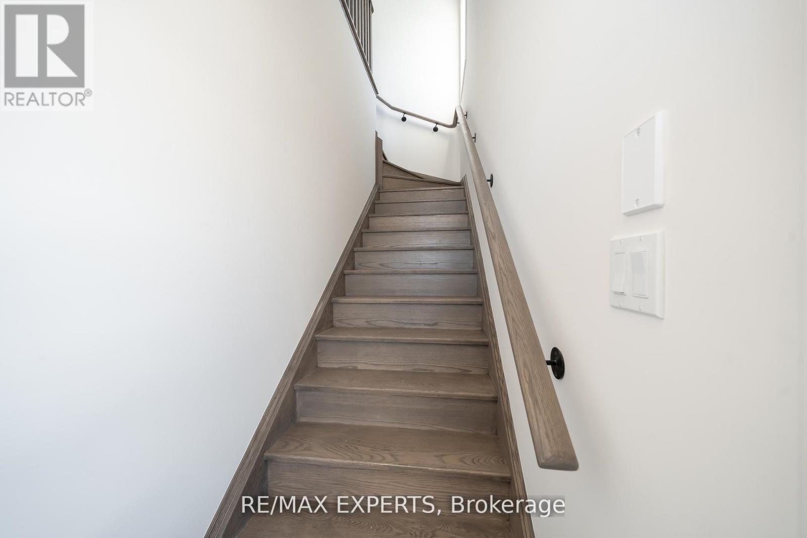 2nd Flr - 54 Debois Street, Kawartha Lakes (Lindsay), Ontario  K9V 0S5 - Photo 2 - X13490344