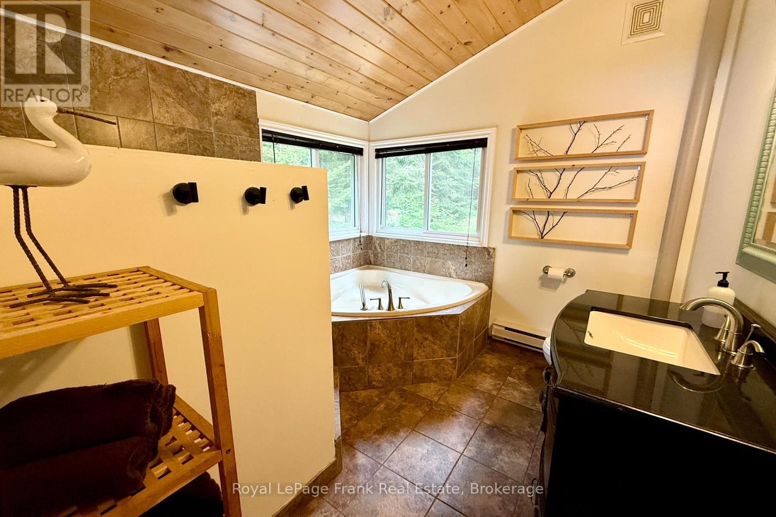 554a South Mckenzie Lake Road, South Algonquin, Ontario  K0L 2K0 - Photo 24 - X13495220