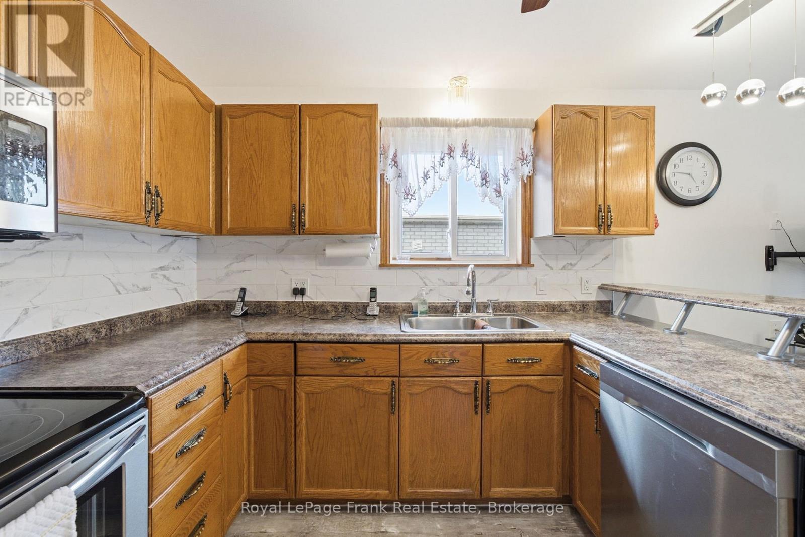 126 Angeline Street S, Kawartha Lakes (Lindsay), Ontario  K9V 3L6 - Photo 11 - X13497406