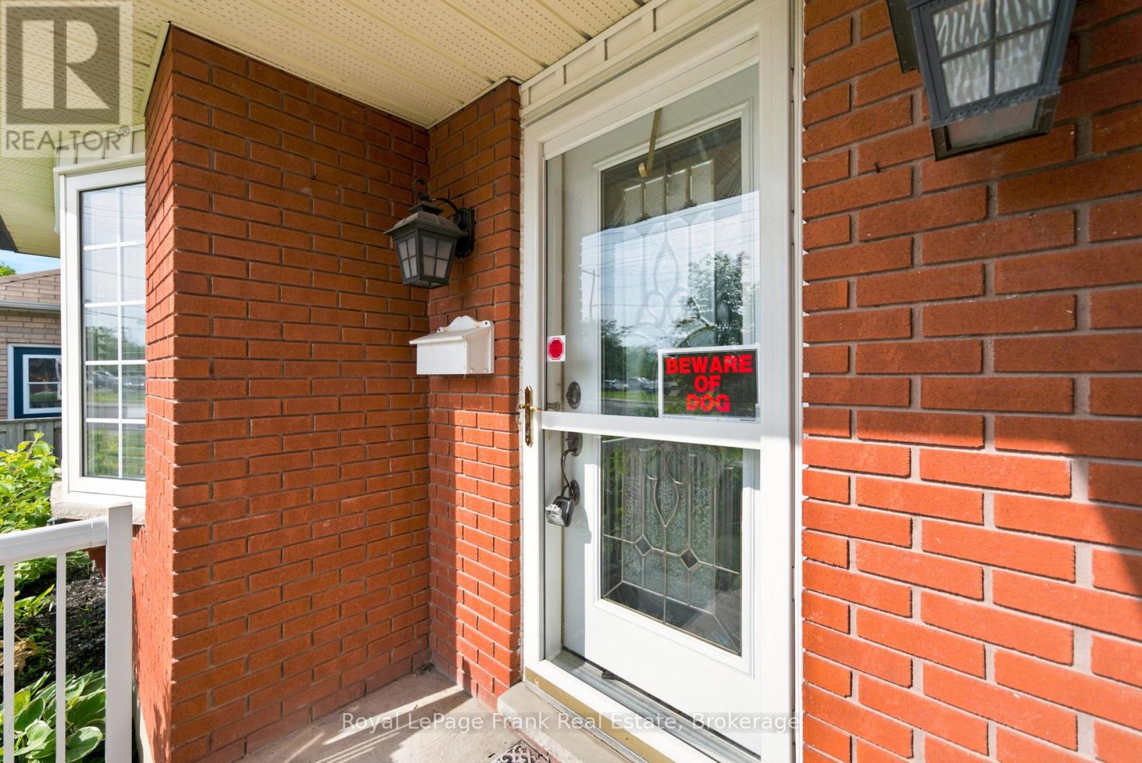 126 Angeline Street S, Kawartha Lakes (Lindsay), Ontario  K9V 3L6 - Photo 3 - X13497406