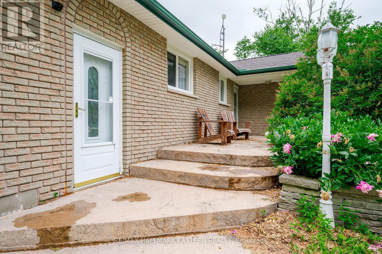 785 Highway 35, Kawartha Lakes (Manvers), Ontario  L0A 1K0 - Photo 2 - X13500168