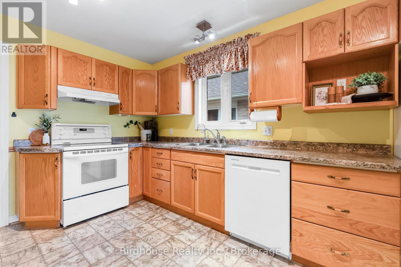 6 Eakins Crescent, Kawartha Lakes (Lindsay), Ontario  K9V 6H8 - Photo 13 - X13501218