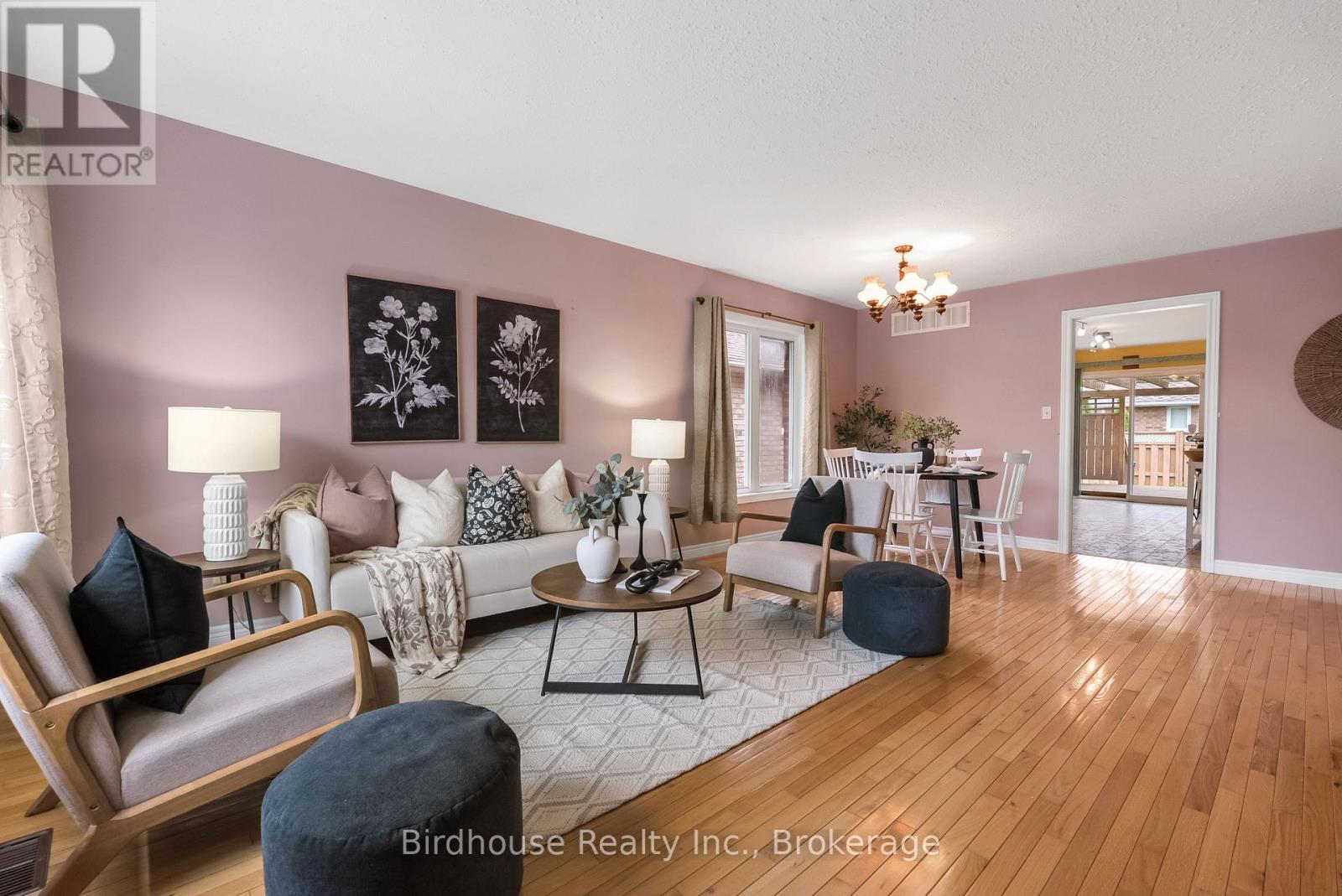 6 Eakins Crescent, Kawartha Lakes (Lindsay), Ontario  K9V 6H8 - Photo 4 - X13501218
