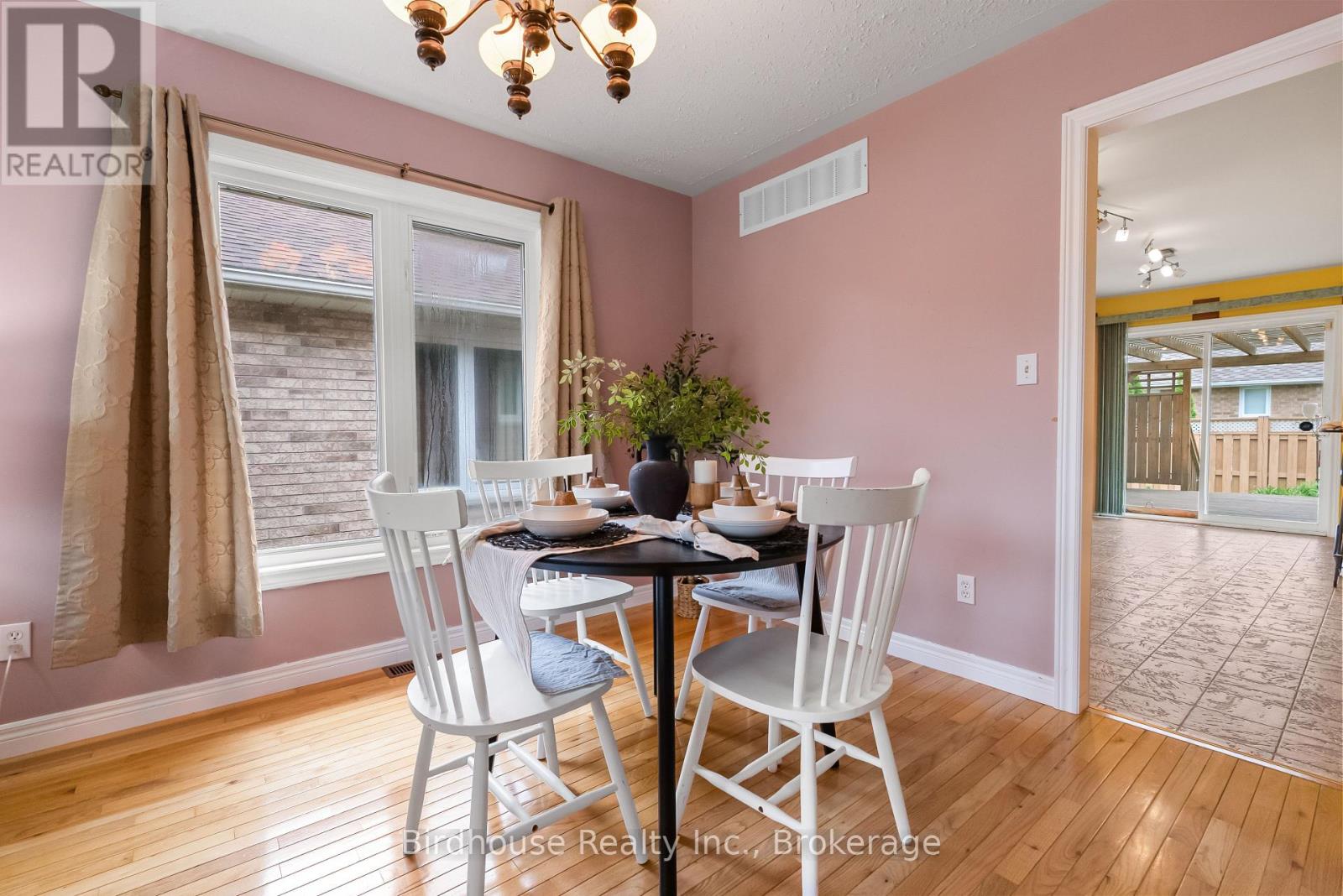 6 Eakins Crescent, Kawartha Lakes (Lindsay), Ontario  K9V 6H8 - Photo 7 - X13501218
