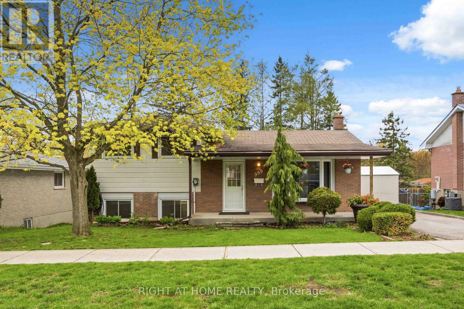 999 ST PAULS STREET, peterborough (northcrest ward 5), Ontario