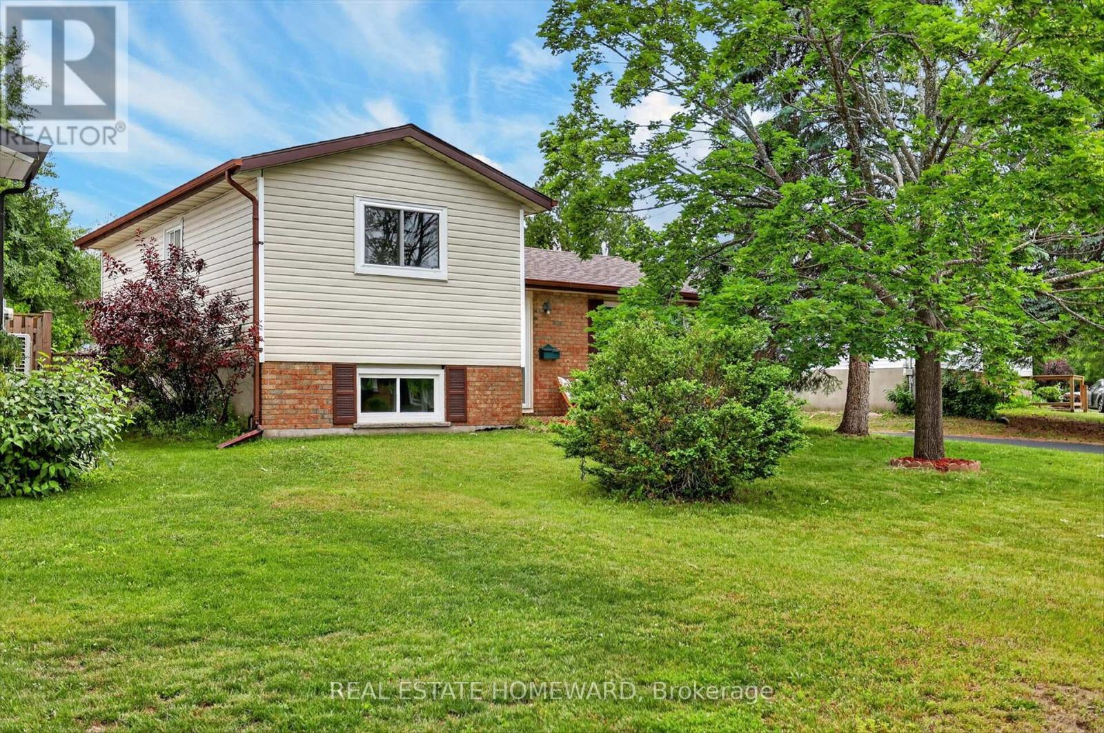 1569 Redwood Drive, Peterborough (Monaghan Ward 2), Ontario  K9K 1N9 - Photo 2 - X13504056