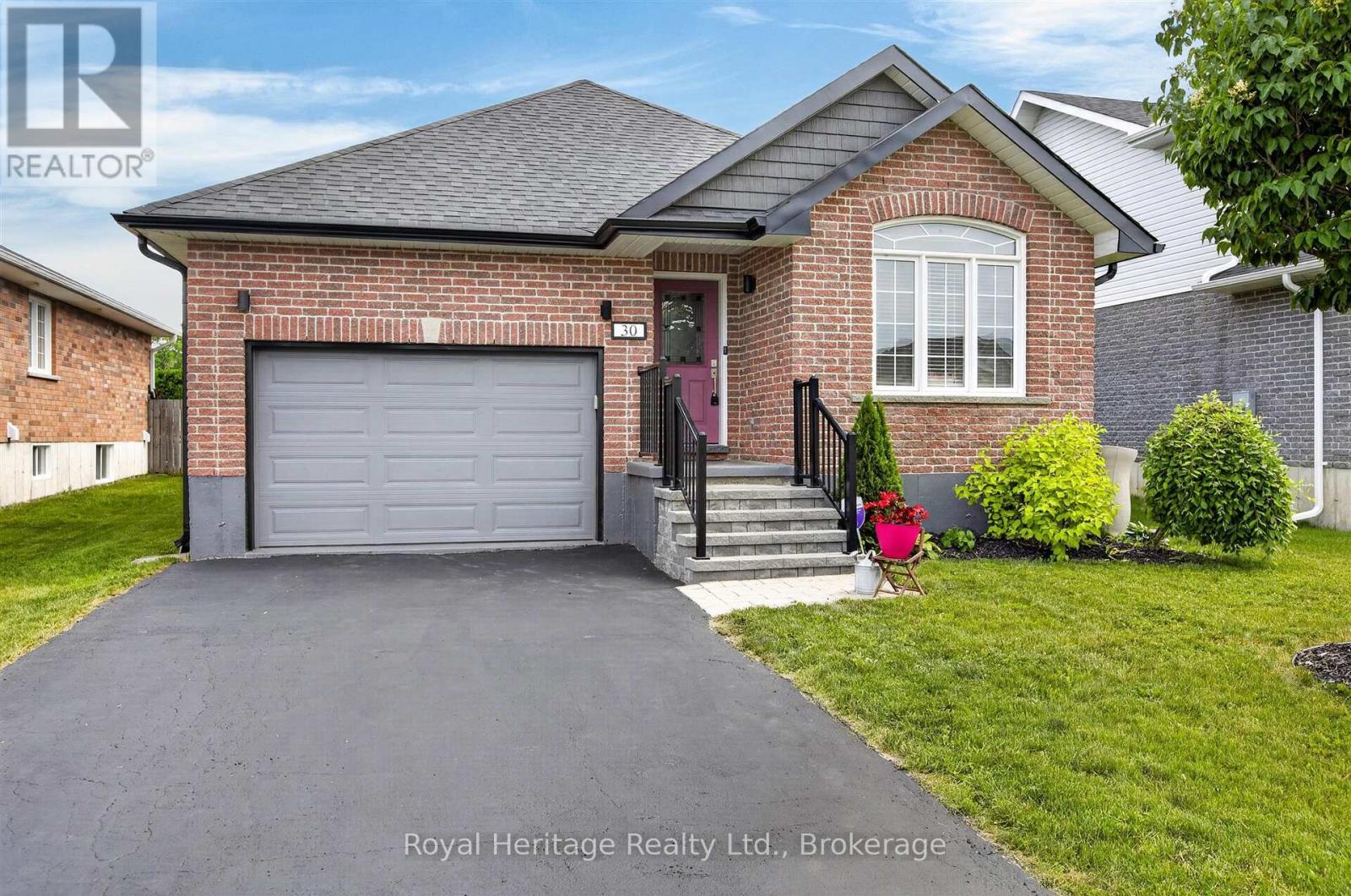 30 Springdale Drive, Kawartha Lakes (Lindsay), Ontario  K9V 0J3 - Photo 2 - X13508262