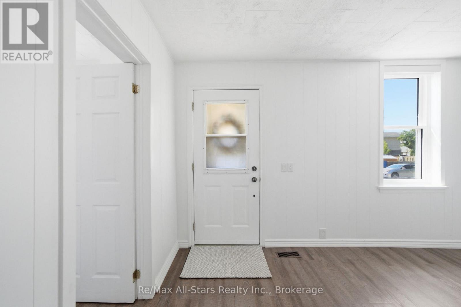 2 Bond Street, Kawartha Lakes (Lindsay), Ontario  K9V 3P3 - Photo 6 - X13508368