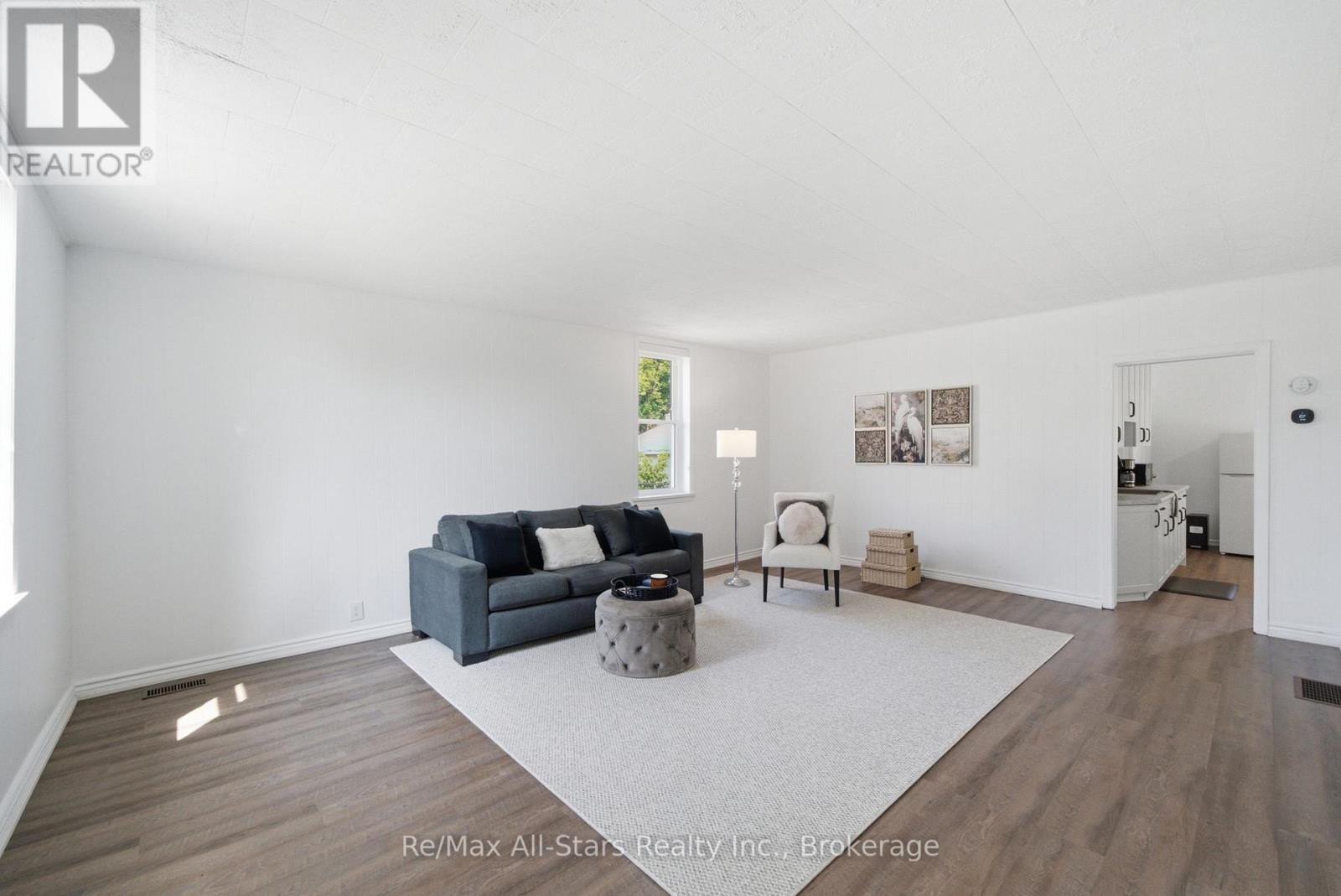2 Bond Street, Kawartha Lakes (Lindsay), Ontario  K9V 3P3 - Photo 9 - X13508368