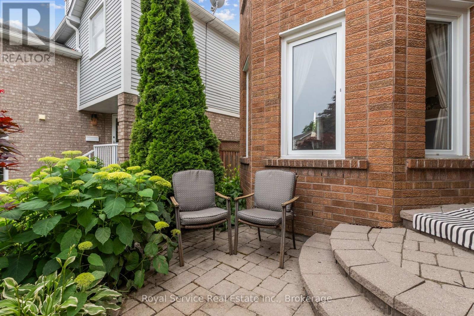 56 Stanford Crescent, Clarington (Newcastle), Ontario  L1B 1E9 - Photo 2 - E13511266