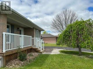 329 Mary Street W, Kawartha Lakes (Lindsay), Ontario  K9V 5X5 - Photo 3 - X13511544