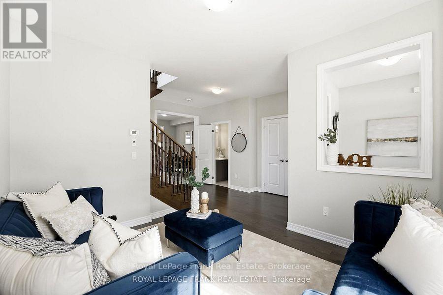 6 Aldridge Lane, Clarington (Newcastle), Ontario  L1B 1G9 - Photo 4 - E13516668