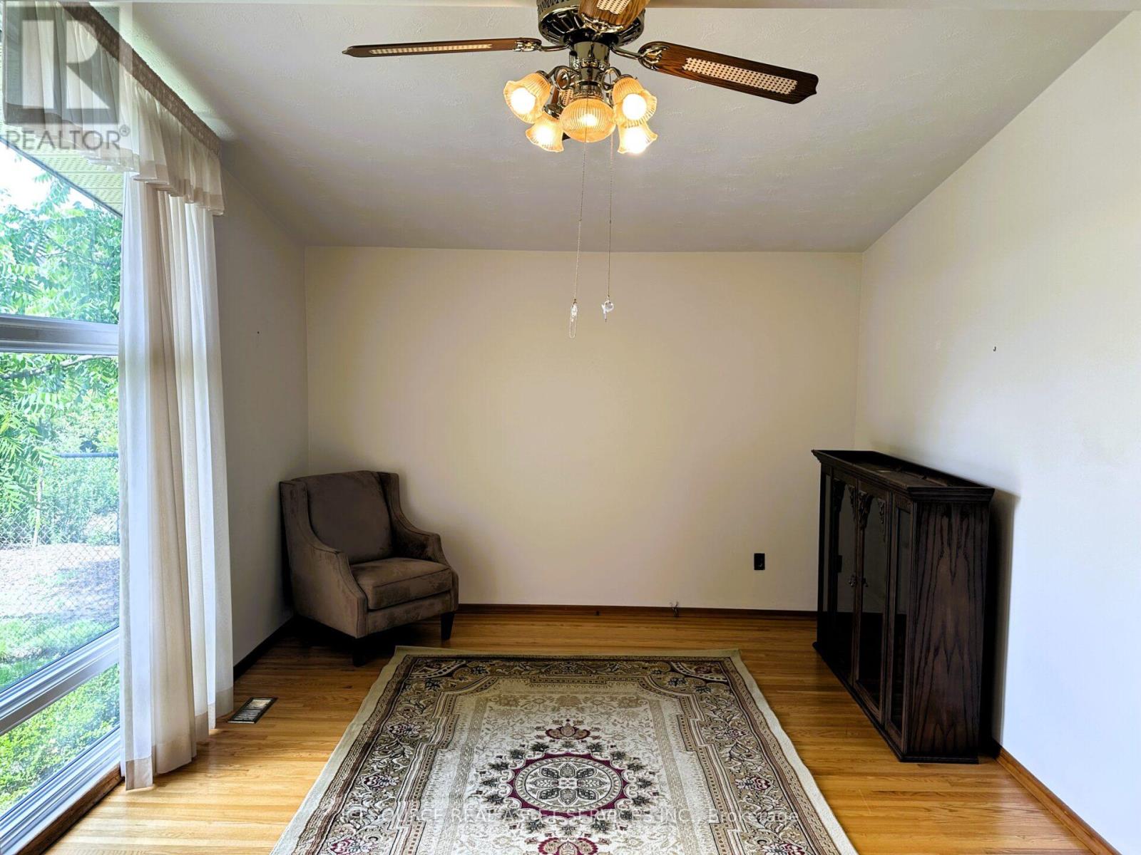 275 St Anne's Crescent, Peterborough (Northcrest Ward 5), Ontario  K9H 5J3 - Photo 4 - X13517210