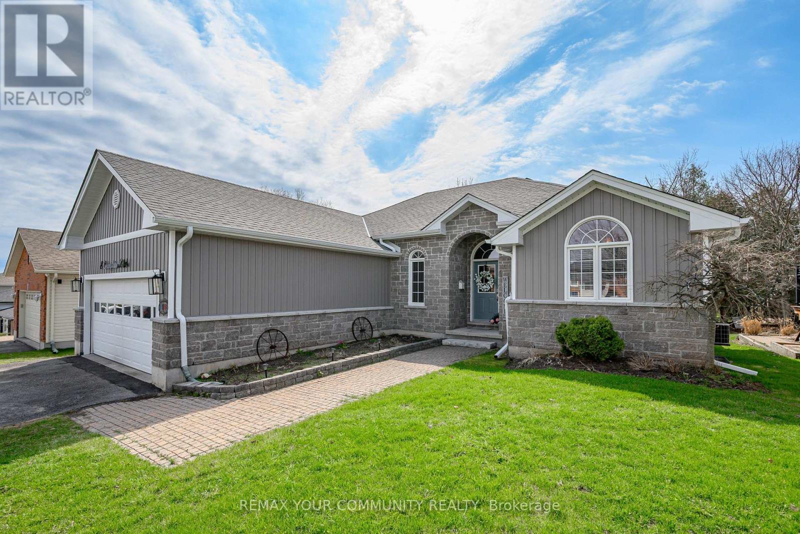 8 Champlain Boulevard, Kawartha Lakes (Lindsay), Ontario  K9V 0H9 - Photo 4 - X13517674