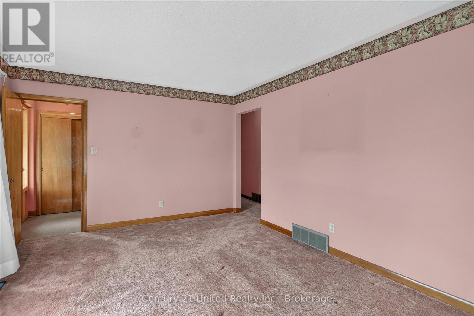 1031 Oriole Drive, Peterborough (Northcrest Ward 5), Ontario  K9H 6K8 - Photo 4 - X13517984