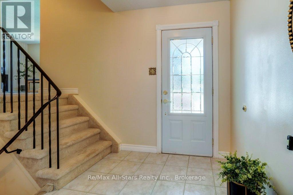 15 Edwin Street, Kawartha Lakes (Lindsay), Ontario  K9V 4X9 - Photo 3 - X13518210