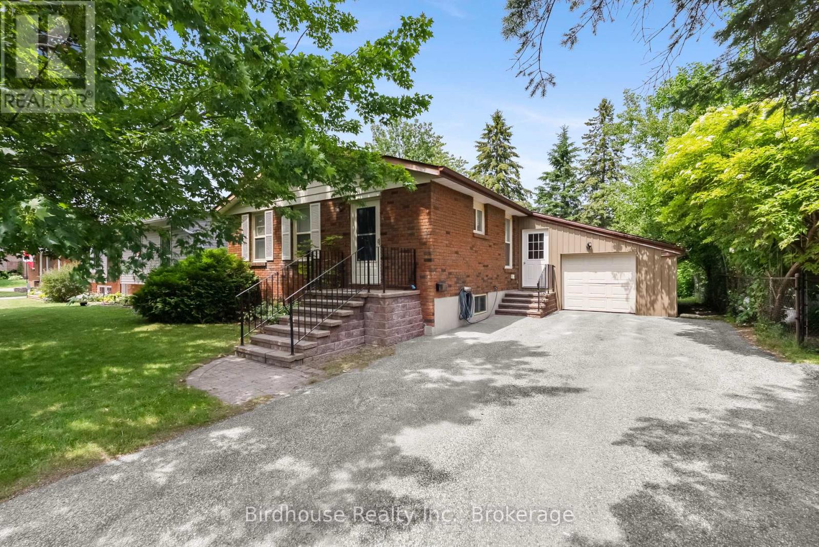 10 OAK STREET, kawartha lakes (lindsay), Ontario