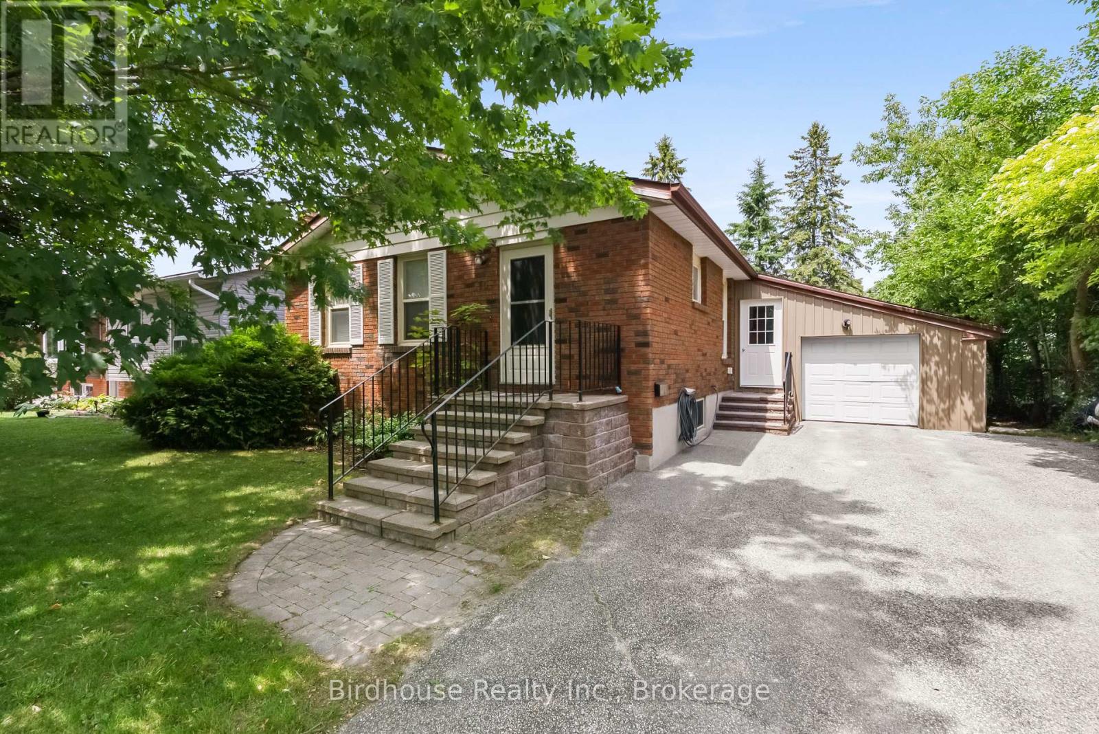10 Oak Street, Kawartha Lakes (Lindsay), Ontario  K9V 5K4 - Photo 2 - X13518350