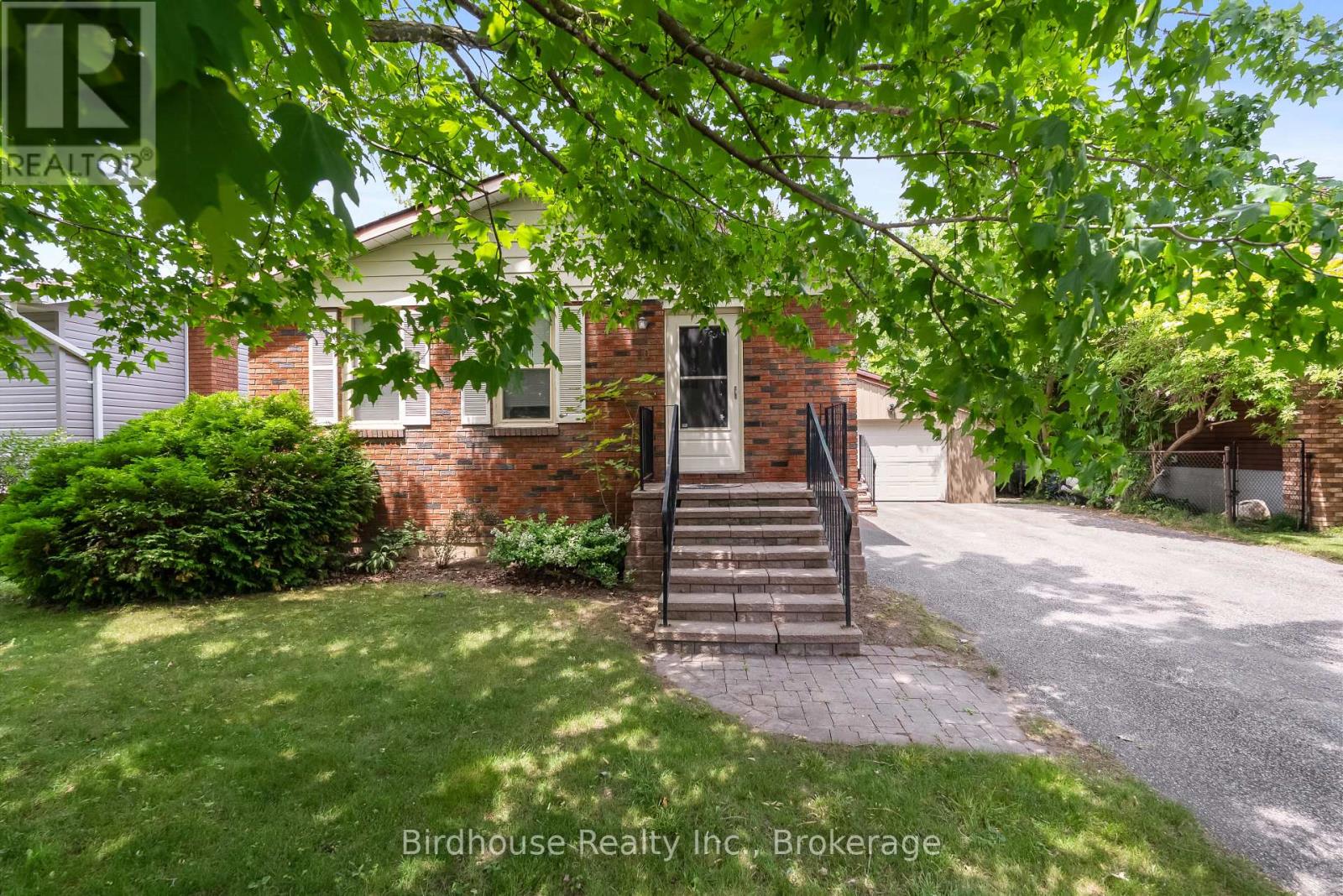 10 Oak Street, Kawartha Lakes (Lindsay), Ontario  K9V 5K4 - Photo 3 - X13518350