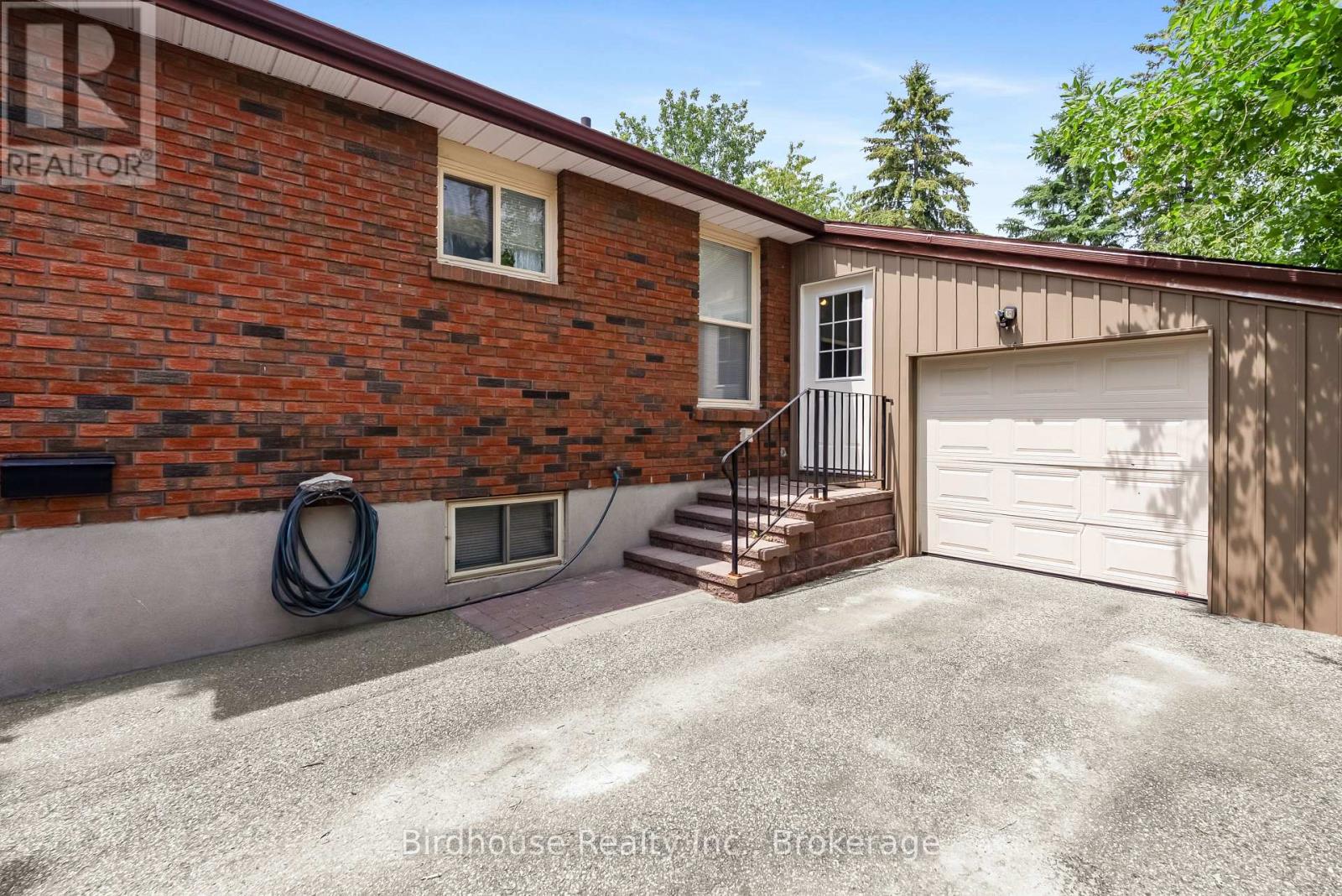 10 Oak Street, Kawartha Lakes (Lindsay), Ontario  K9V 5K4 - Photo 4 - X13518350
