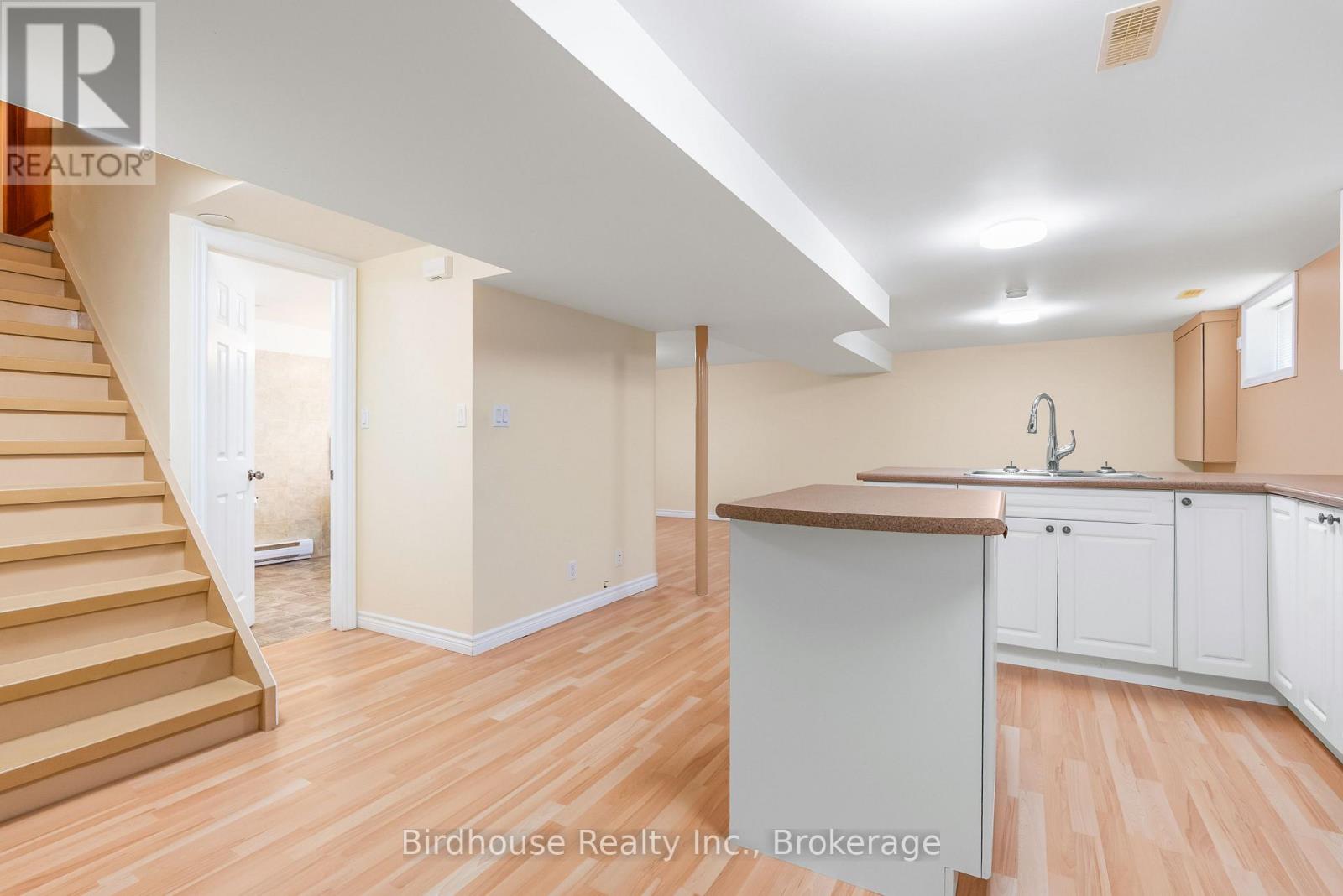 10 Oak Street, Kawartha Lakes (Lindsay), Ontario  K9V 5K4 - Photo 8 - X13518350