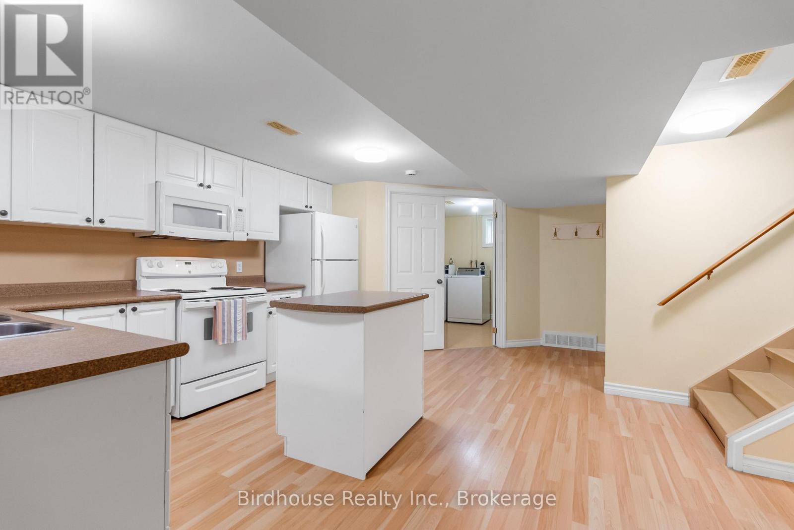 10 Oak Street, Kawartha Lakes (Lindsay), Ontario  K9V 5K4 - Photo 9 - X13518350