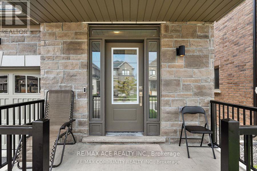 75 Ed Ewert Avenue, Clarington (Newcastle), Ontario  L1B 0W7 - Photo 3 - E12884850