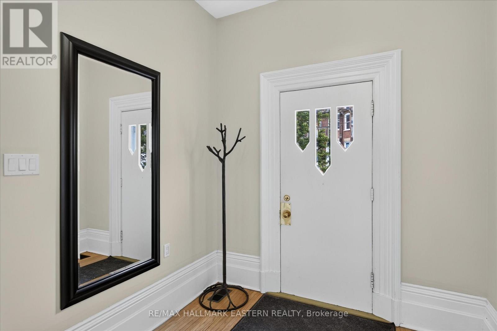 475 Aylmer Street N, Peterborough (Town Ward 3), Ontario  K9H 3W3 - Photo 5 - X13523050