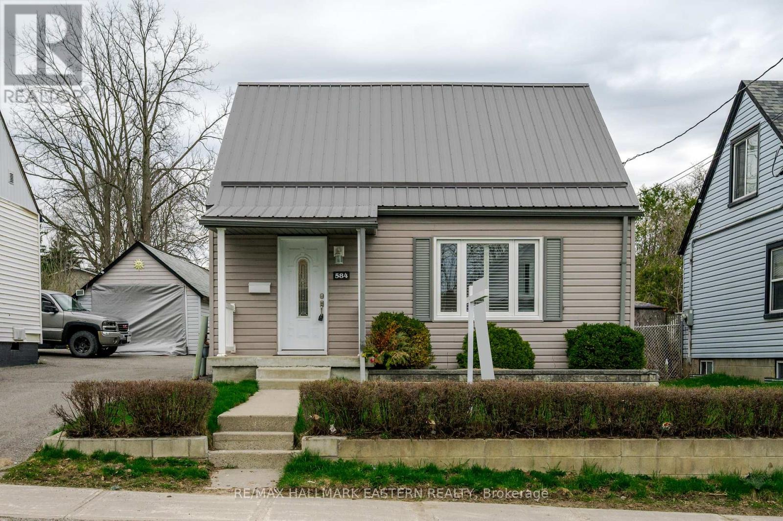 584 Paterson Street, Peterborough (Town Ward 3), Ontario  K9J 4R2 - Photo 2 - X13526020