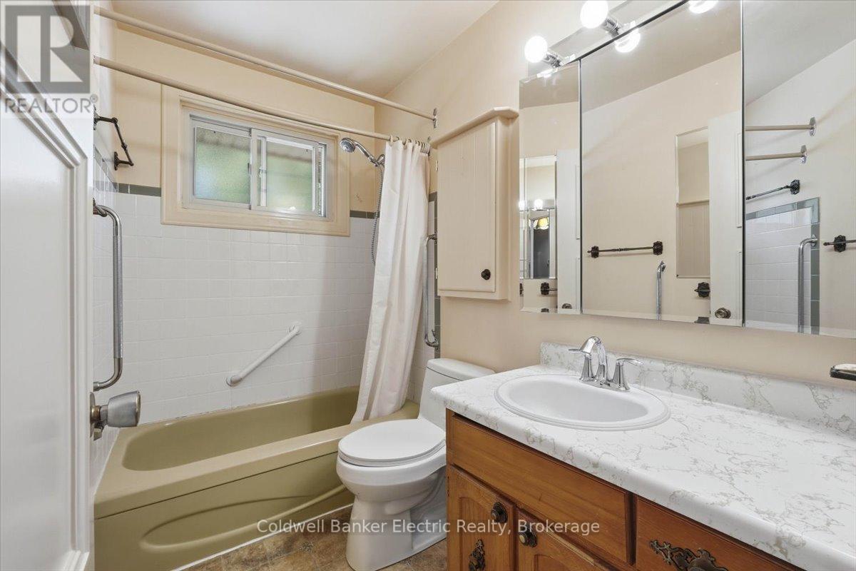 951 St. Paul's Street, Peterborough (Northcrest Ward 5), Ontario  K9H 6J7 - Photo 15 - X13531202