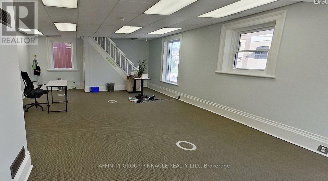 Upper - 273 Charlotte Street, Peterborough (Town Ward 3), Ontario  K9J 2V3 - Photo 3 - X13534142