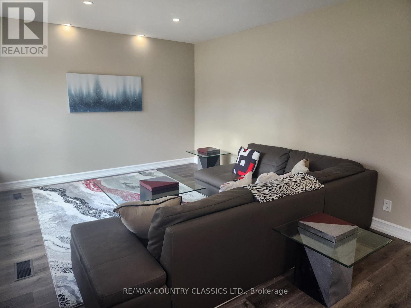 Upper - 7 Beechwood Drive, Peterborough (Monaghan Ward 2), Ontario  K9J 1M2 - Photo 3 - X13534298