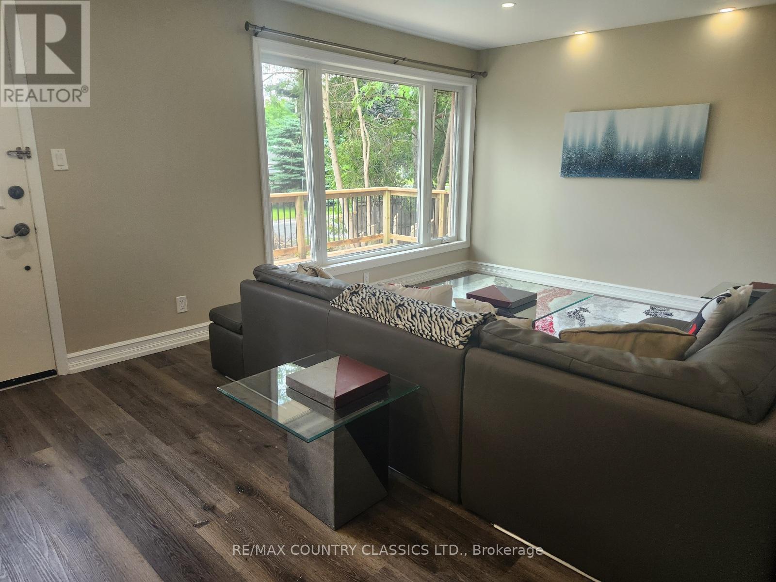 Upper - 7 Beechwood Drive, Peterborough (Monaghan Ward 2), Ontario  K9J 1M2 - Photo 4 - X13534298