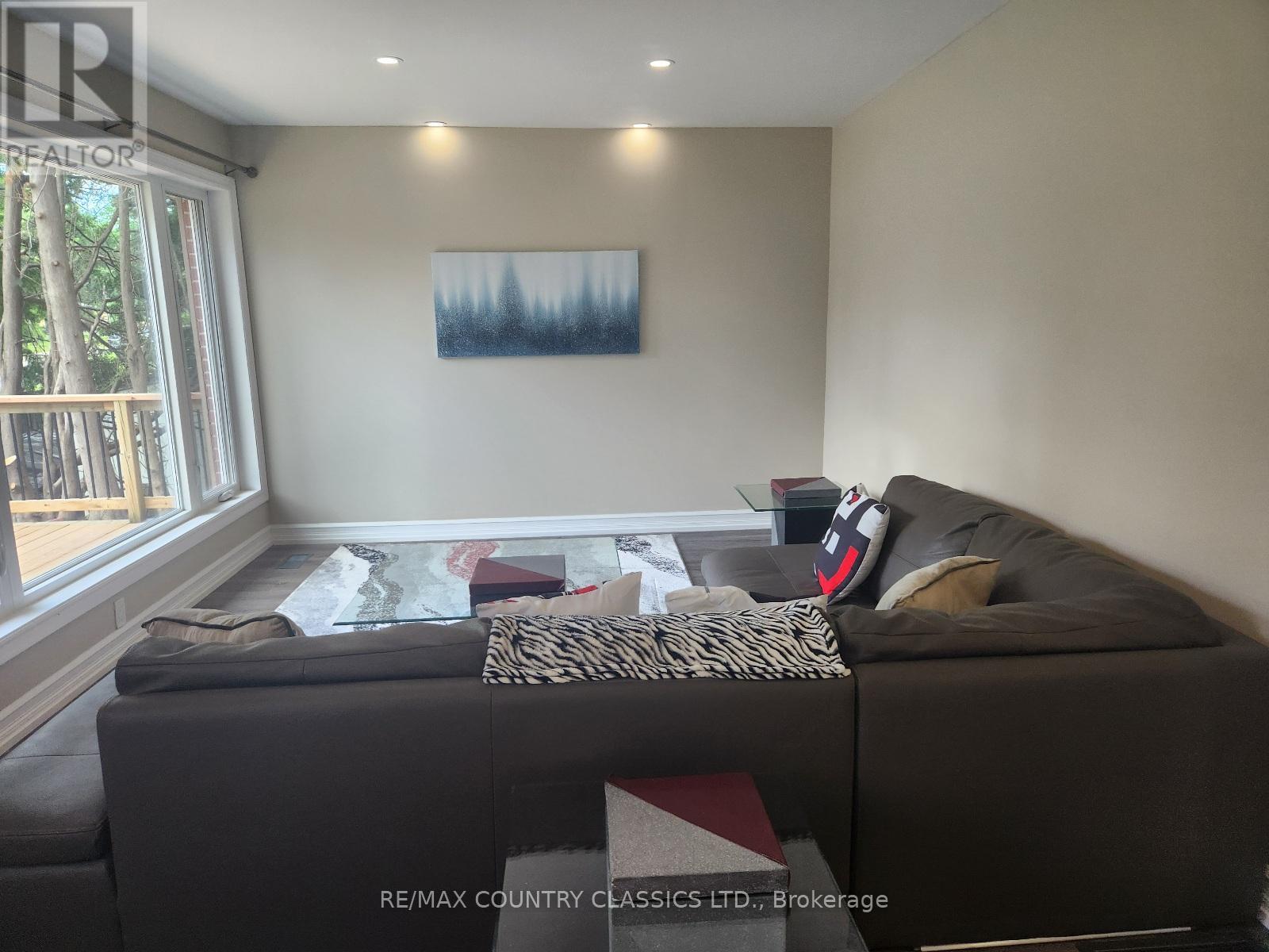Upper - 7 Beechwood Drive, Peterborough (Monaghan Ward 2), Ontario  K9J 1M2 - Photo 5 - X13534298