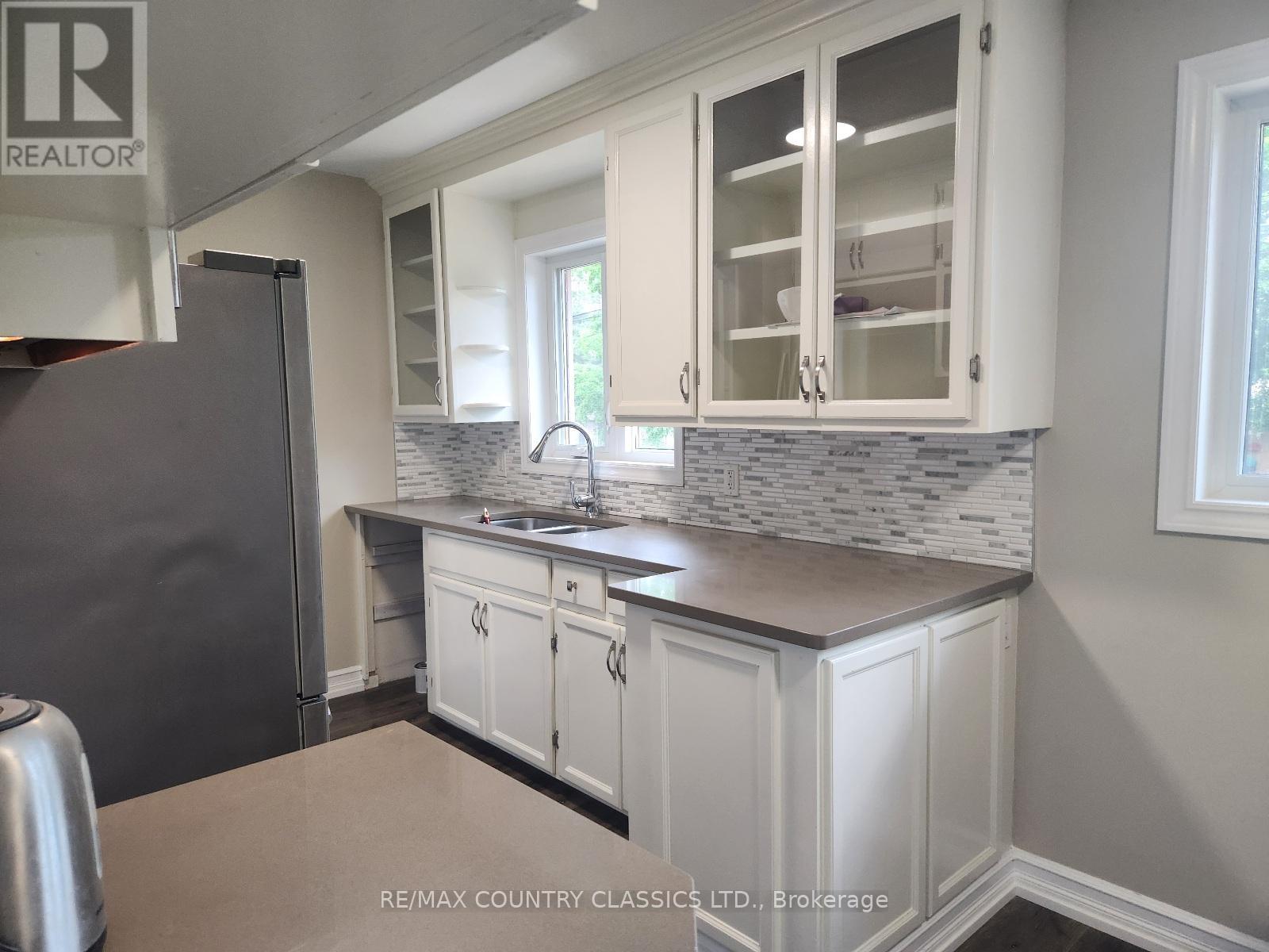 Upper - 7 Beechwood Drive, Peterborough (Monaghan Ward 2), Ontario  K9J 1M2 - Photo 6 - X13534298