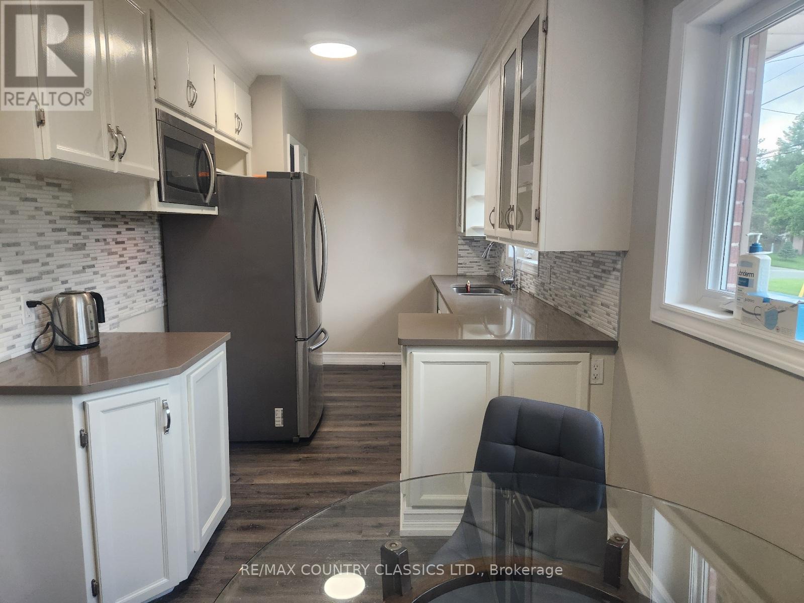 Upper - 7 Beechwood Drive, Peterborough (Monaghan Ward 2), Ontario  K9J 1M2 - Photo 8 - X13534298