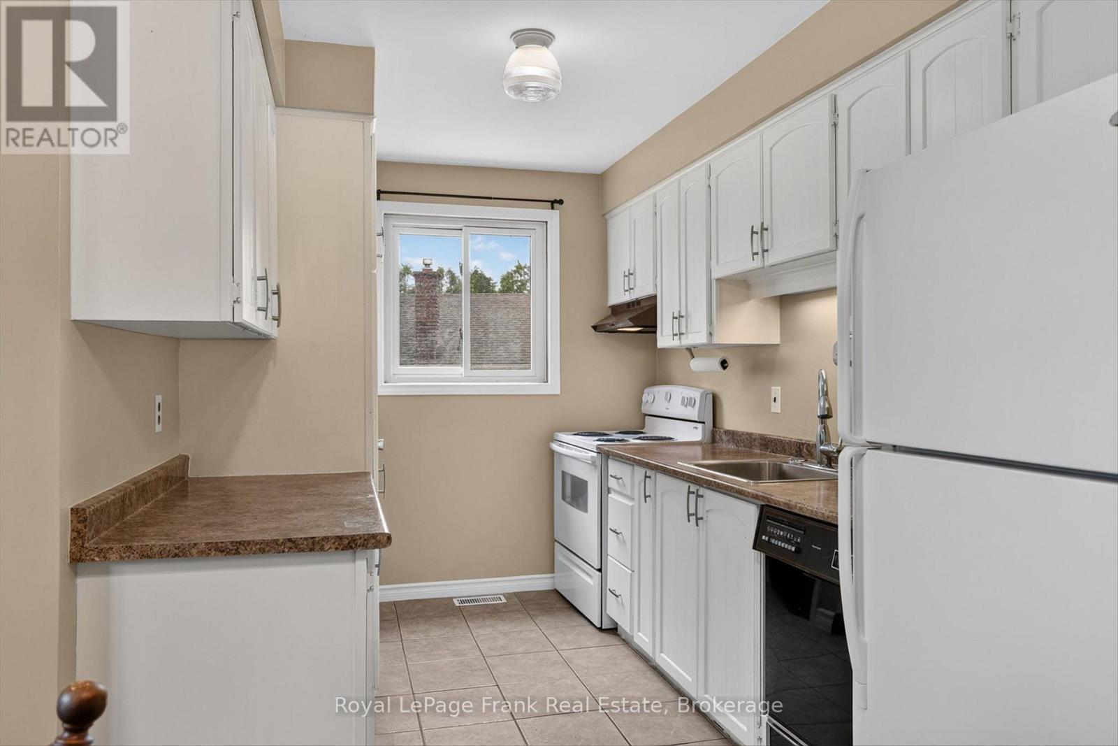 958 St Pauls Street, Peterborough (Northcrest Ward 5), Ontario  K9H 6J6 - Photo 10 - X13536878