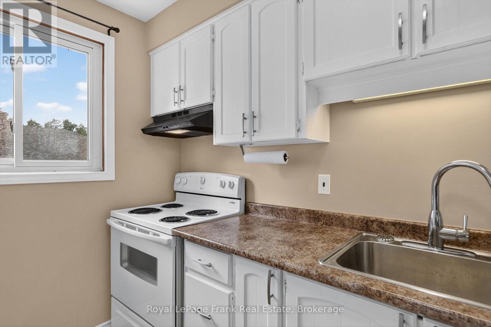 958 St Pauls Street, Peterborough (Northcrest Ward 5), Ontario  K9H 6J6 - Photo 12 - X13536878