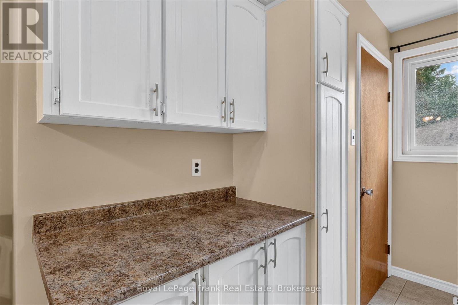 958 St Pauls Street, Peterborough (Northcrest Ward 5), Ontario  K9H 6J6 - Photo 14 - X13536878