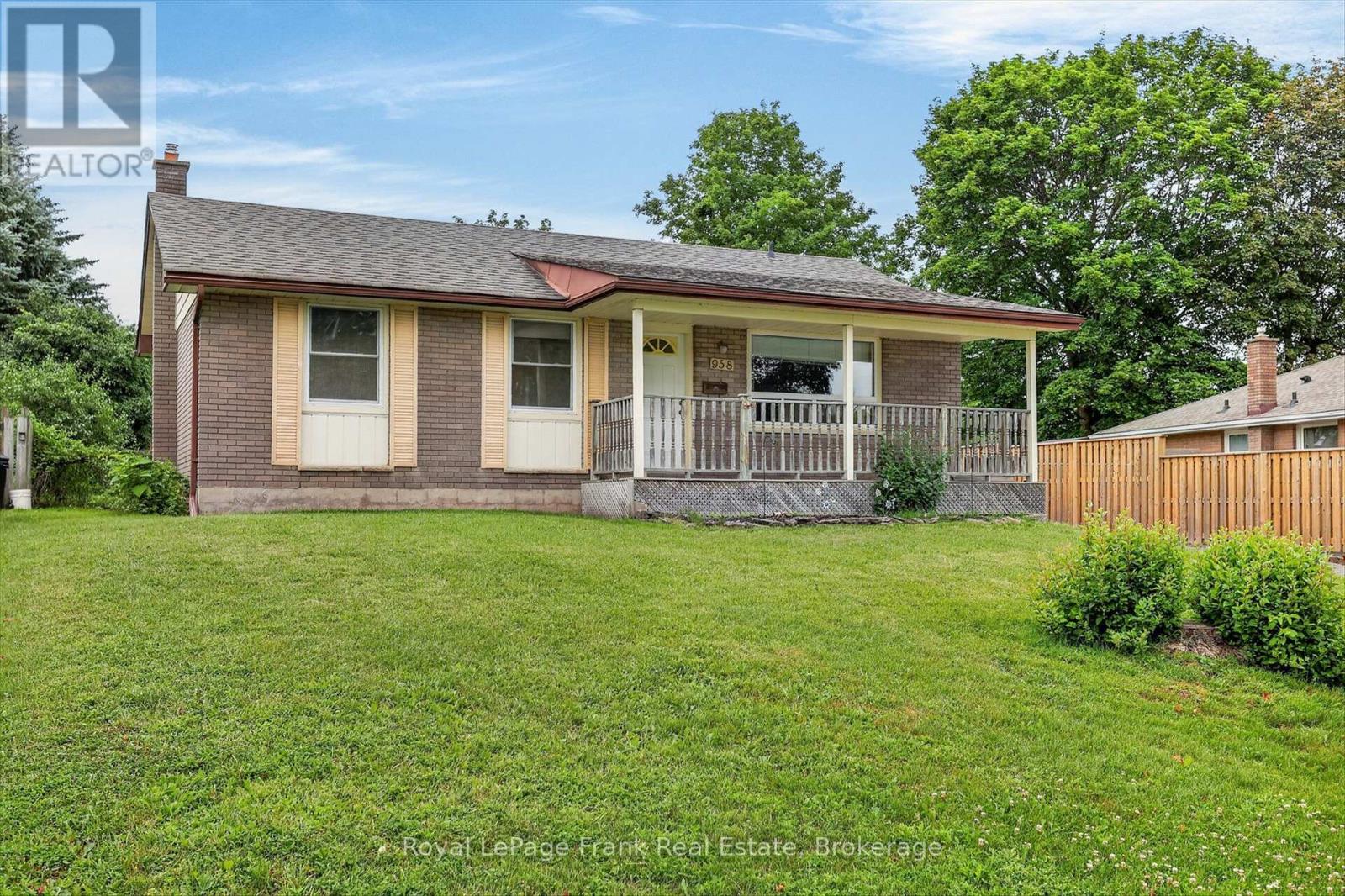 958 St Pauls Street, Peterborough (Northcrest Ward 5), Ontario  K9H 6J6 - Photo 2 - X13536878